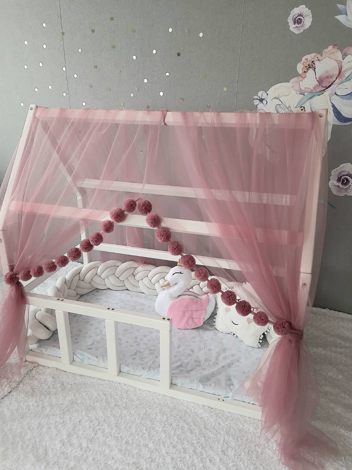 Montessori canopy in fresia color. Tulle canopy for montessori beds