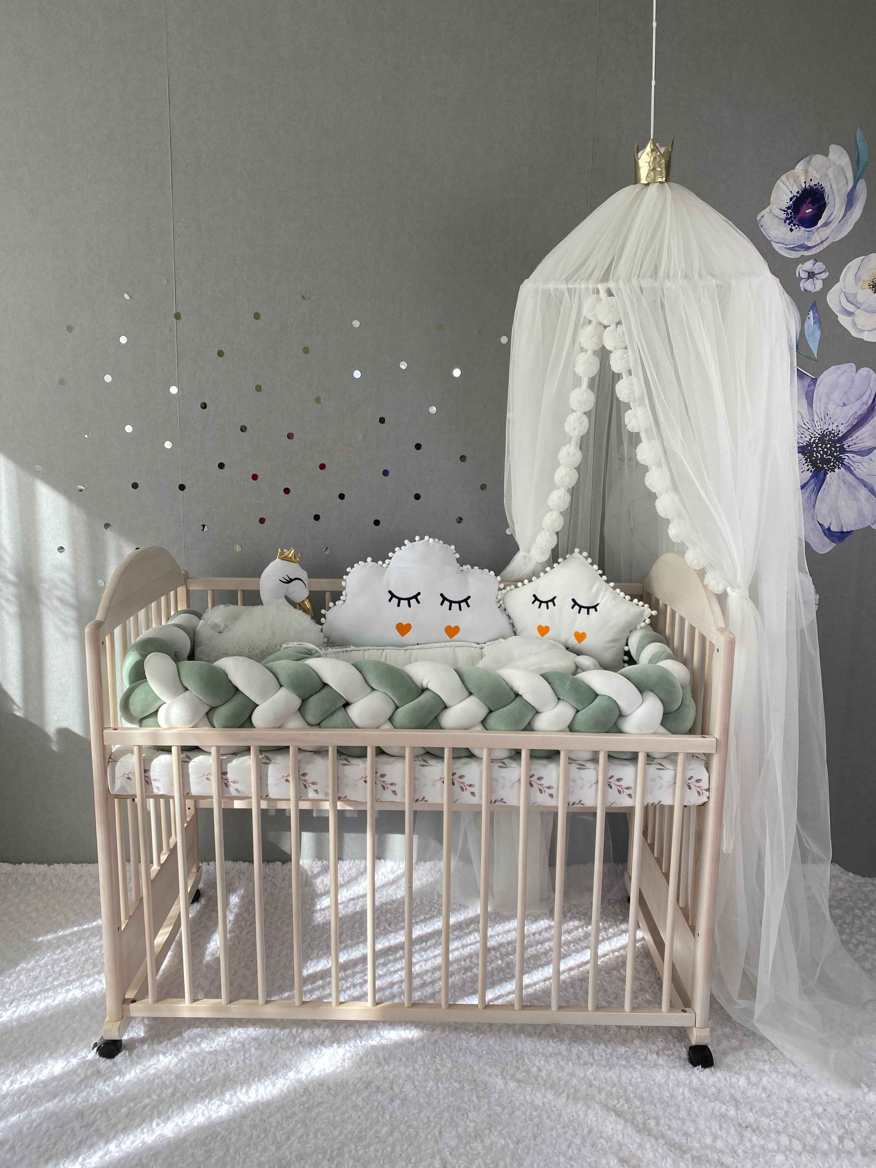 Handmade crib set in white and green colors. Braided crib bumper weaving in 4 strips, canopy, baby nest and 3 plush pillows. Natural, hypoallergenic materials