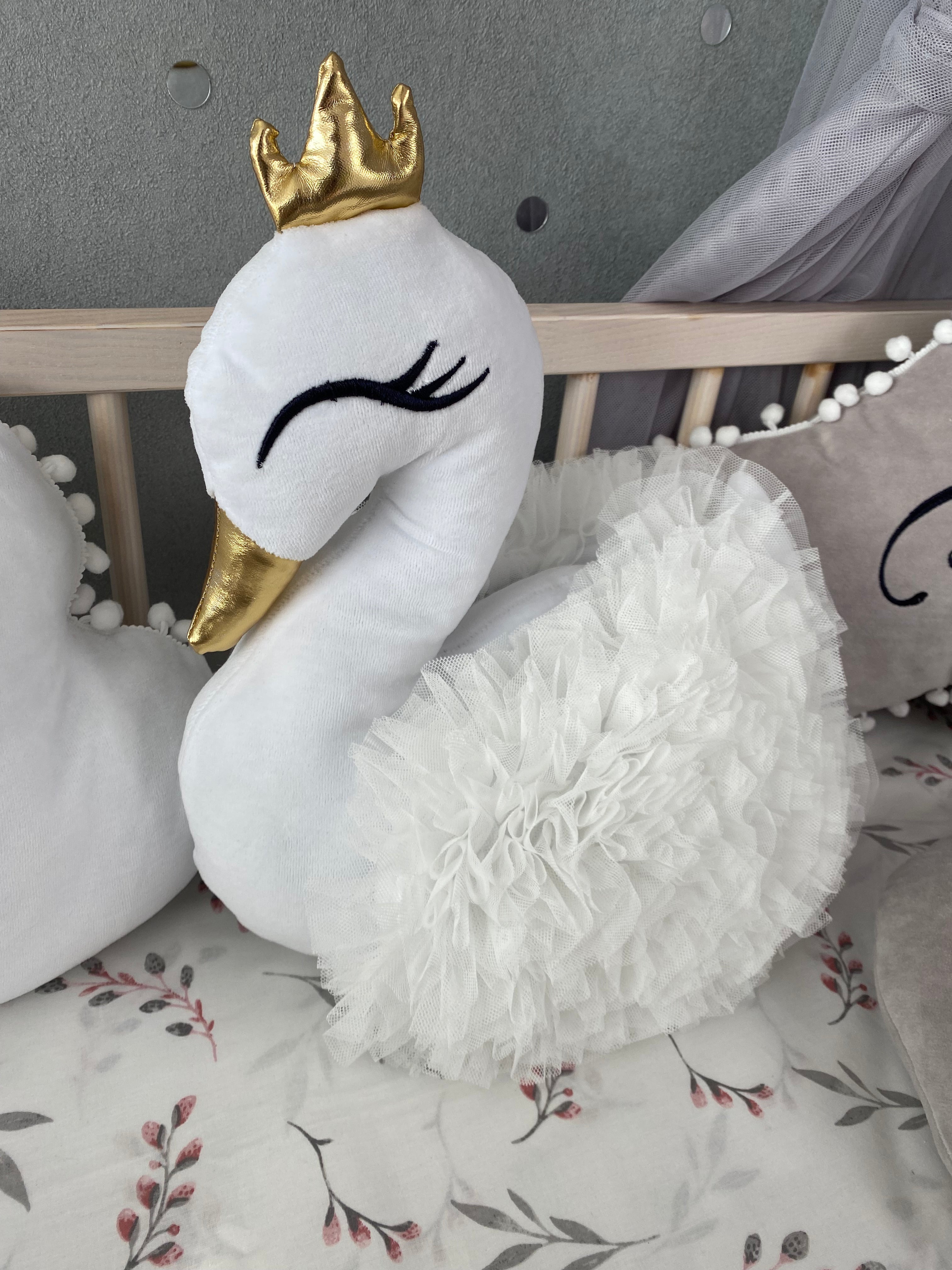 Swan pillow