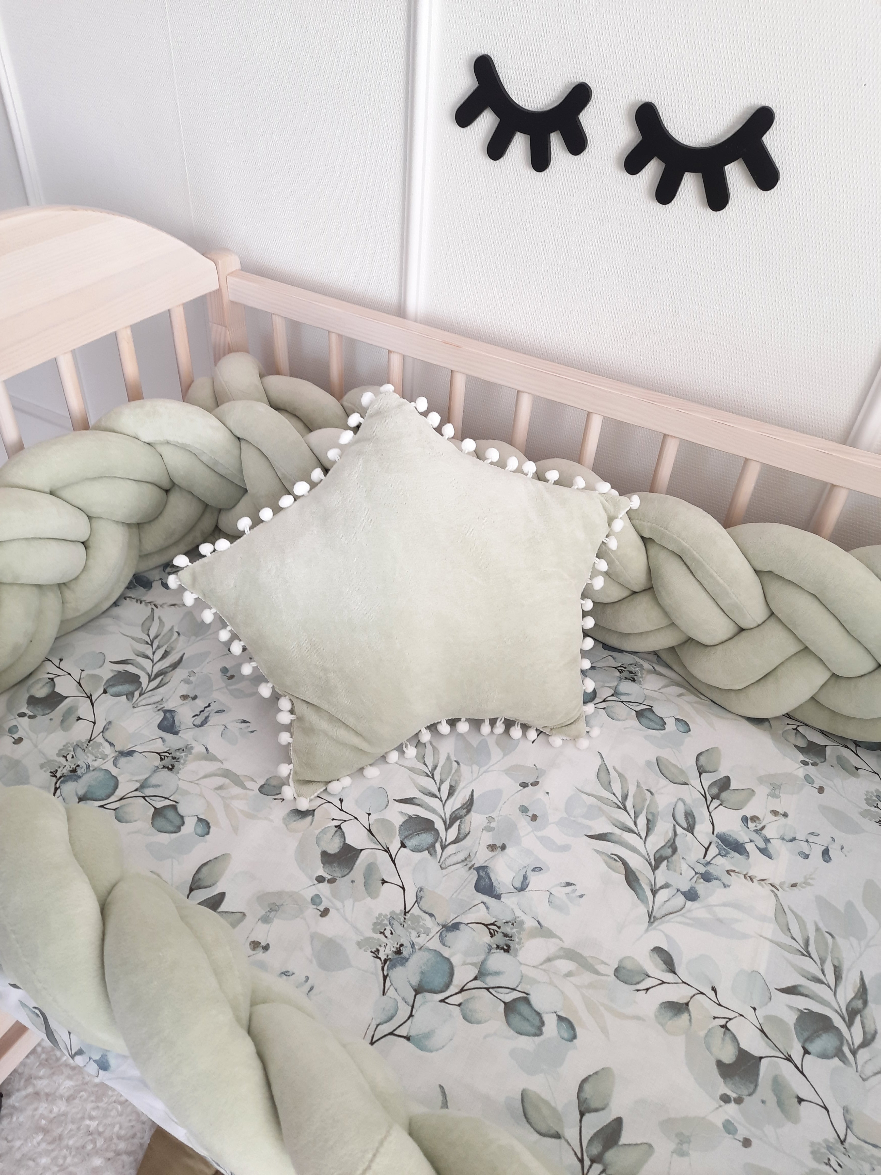 Baby bed pillow sales bumper