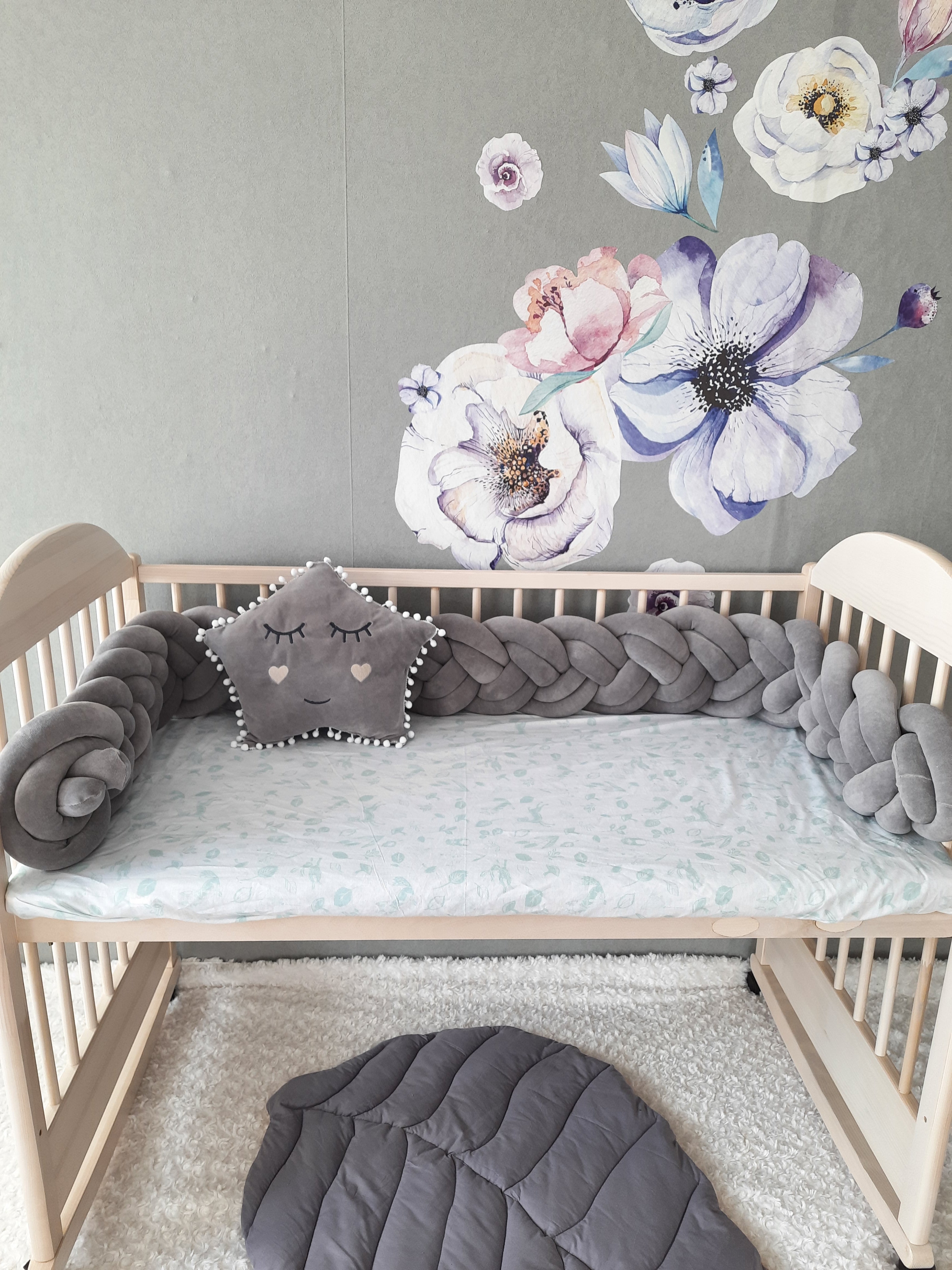 Grey crib bumper outlet set