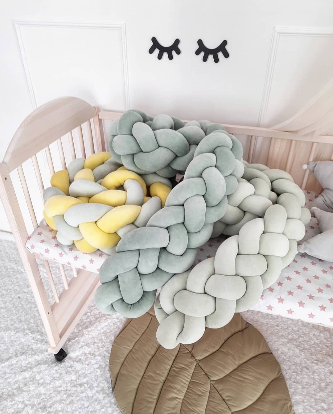 Light, dark olive and milk-yellow Braided Crib Bumpers - Weaving in 4 Strips on the crib